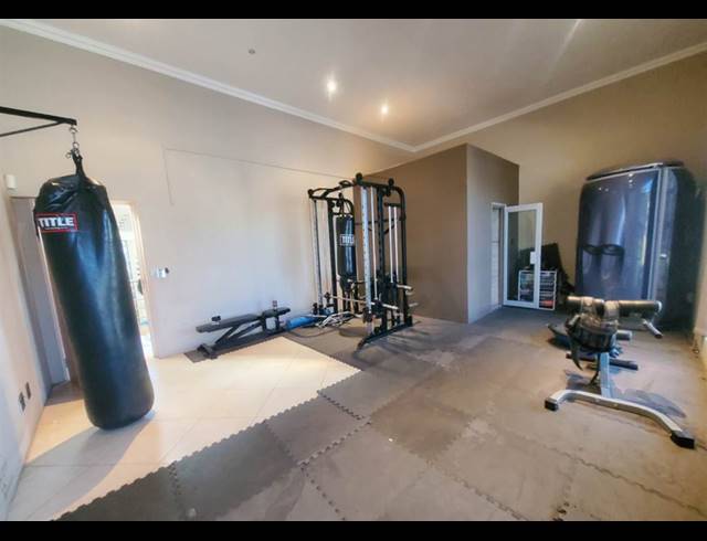 6 BEDROOM HOUSE FOR SALE IN MEYERSDAL